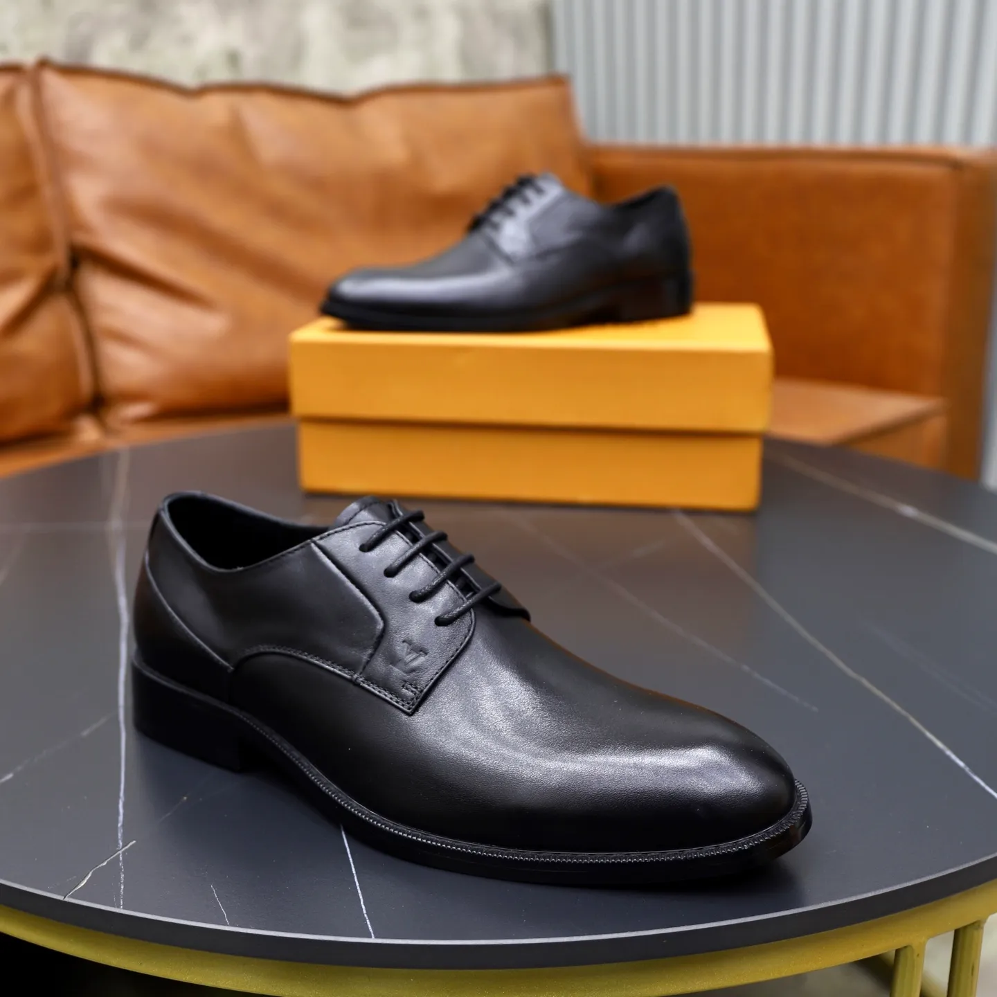 Men's shoes: 280🙅‍♂️🙅‍♂️🙅‍♂️Niuli Brand: LV Louis Vuitton Size: 39-44 (38, 45, 46 can be customized) Level: Counter classic Material: Original soft cowhide upper Comfortable cowhide lining Original lightweight outsole Style category: Formal business casual driving leather shoes Color: Color of the actual picture